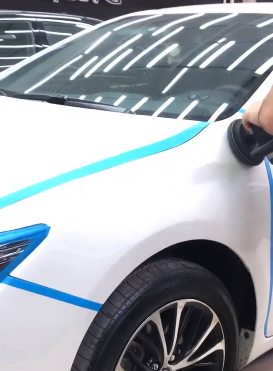 процес поліровки авто